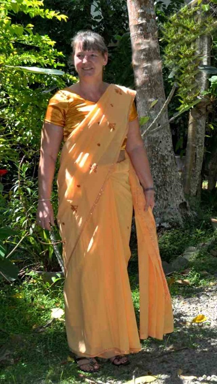 Angelika in einem ihrer vielen Sari's