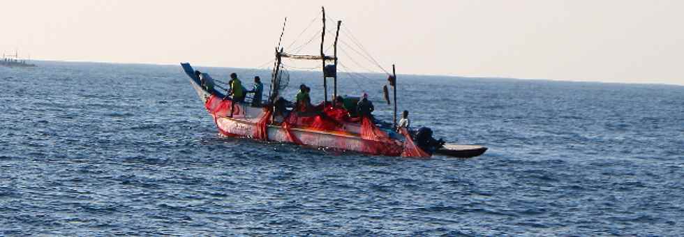Fischer auf dem indischen Ozean vor Sri Lanka